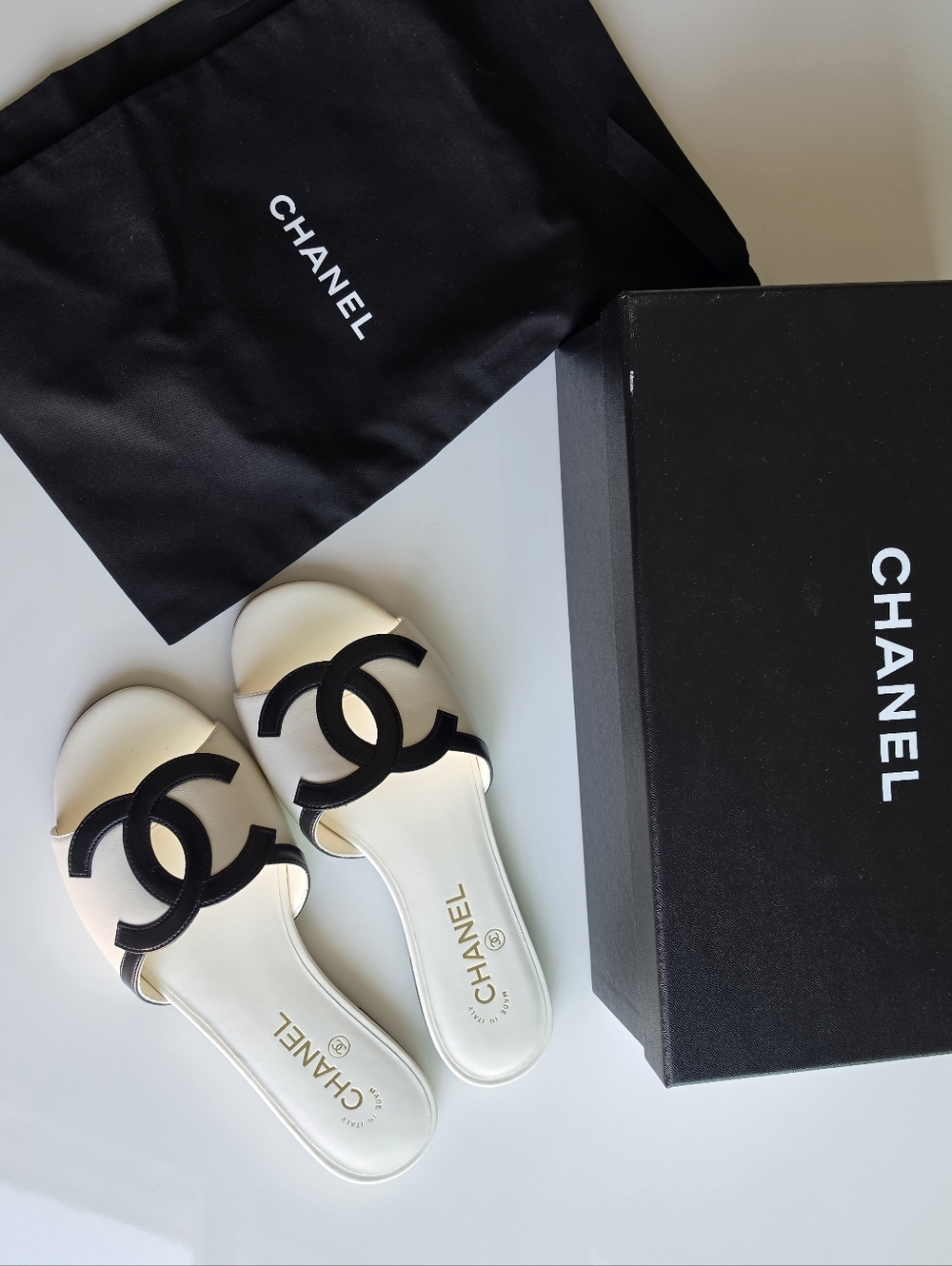 New Chanel 2026 CC Slide Sandals  Size 38 Box And Dust bags Authentic NWT